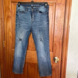 Super cute distressed Gap crop jeans